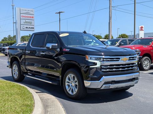 Used 2025 Chevrolet Silverado 1500 LTZ w/ LTZ Premium Package AWD/4WD image 3