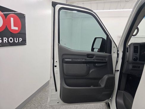 Used 2019 Nissan NV 2500 SV RWD image 24
