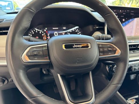 Used 2025 Jeep Compass Limited AWD/4WD image 28