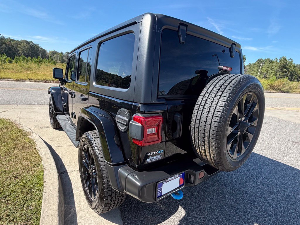 Used 2022 Jeep Wrangler Unlimited Sahara AWD/4WD image 14