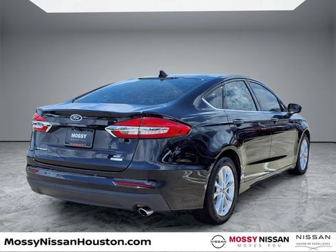 Used 2020 Ford Fusion SE FWD image 7