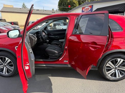 Used 2024 Mitsubishi Outlander Sport SE image 19