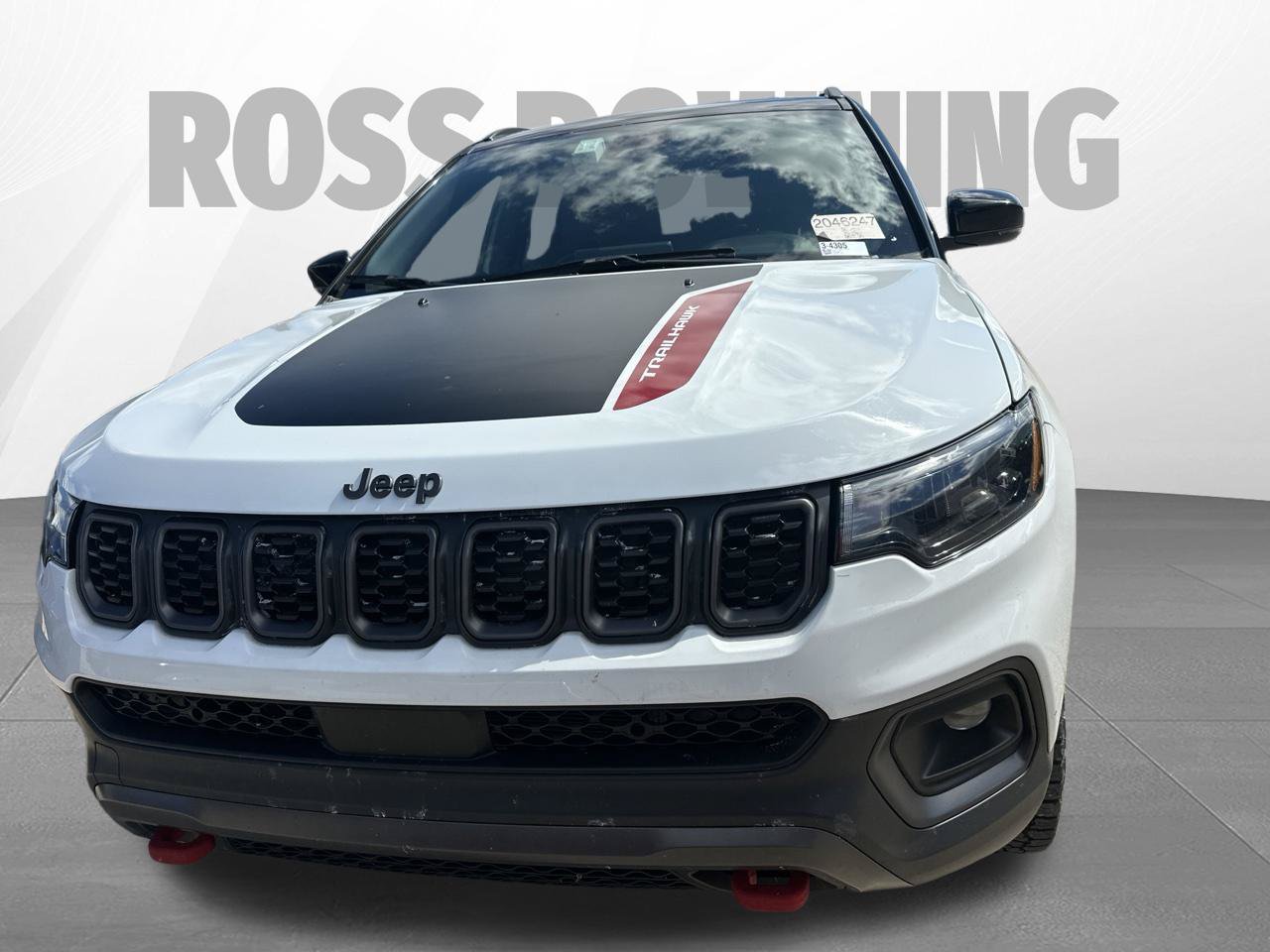Used 2025 Jeep Compass Trailhawk AWD/4WD image 2