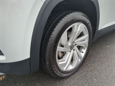 Certified 2022 Volkswagen Atlas SE image 2