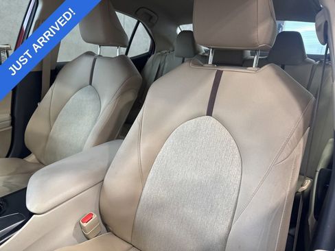 Used 2020 Toyota Camry LE image 6