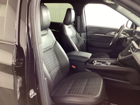 Used 2025 Ford Explorer ST-Line AWD/4WD image 8