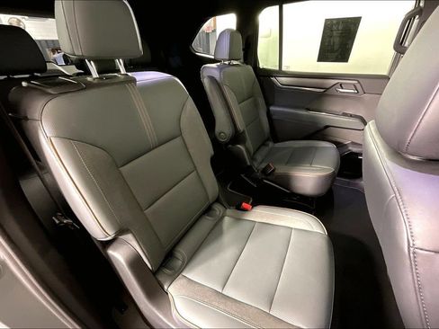 Used 2024 GMC Acadia AT4 w/ Luxury Package AWD/4WD image 34