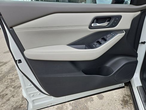 Used 2023 Nissan Rogue SL w/ SL Premium Package image 12