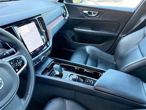 Used 2023 Volvo S60 B5 Plus image 26