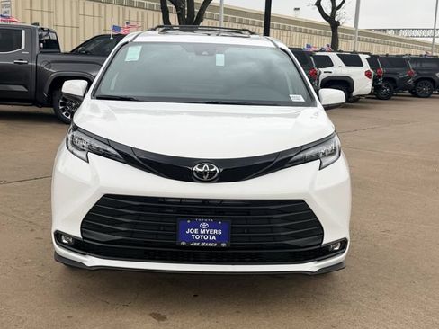 New 2026 Toyota Sienna XLE Woodland Edition AWD/4WD image 3
