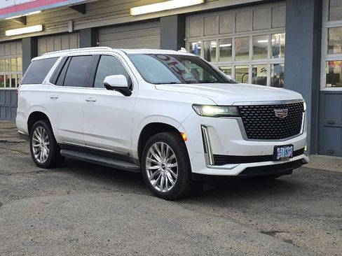 Used 2021 Cadillac Escalade Premium Luxury image 2