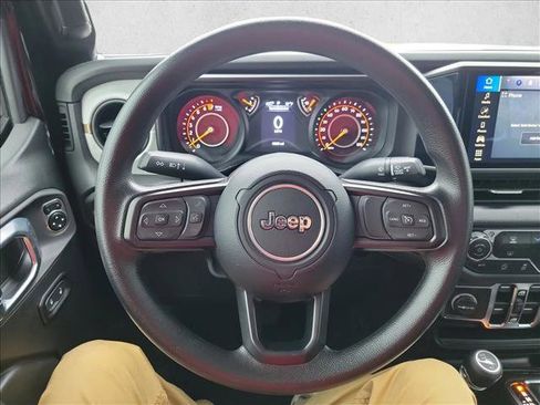 Used 2025 Jeep Gladiator Sport image 18