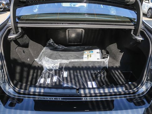 Used 2025 BMW 750e xDrive w/ Premium Package image 22