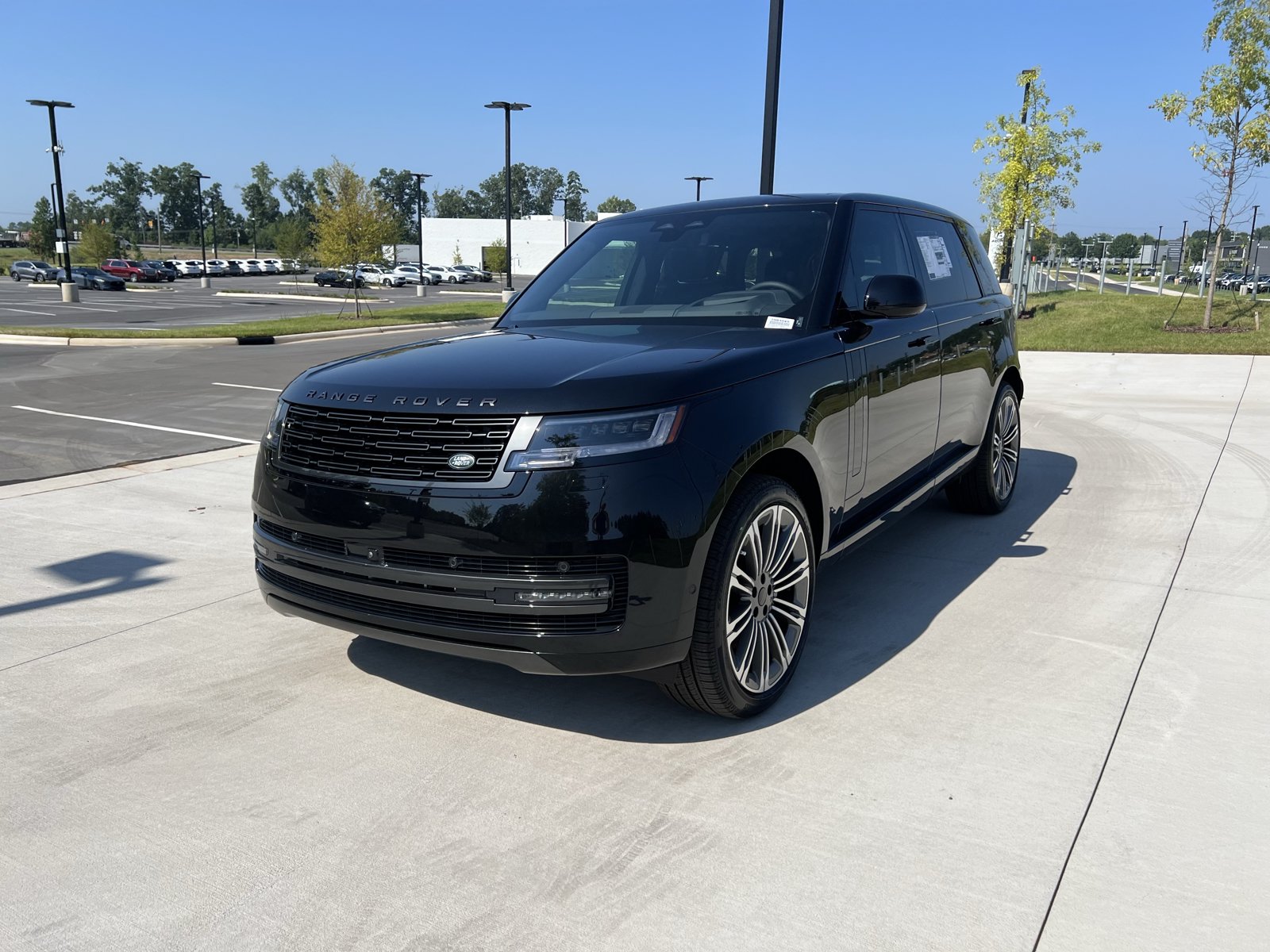 New 2026 Land Rover Range Rover Long Wheelbase SE AWD/4WD image 1