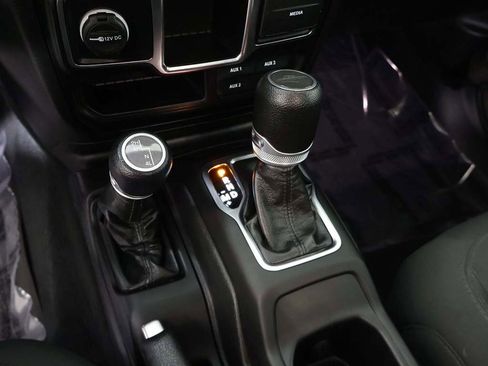 Used 2022 Jeep Gladiator Sport image 42