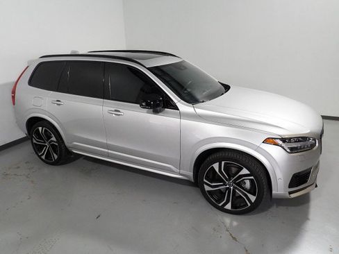 Used 2022 Volvo XC90 T8 R-Design w/ Advanced Package image 12