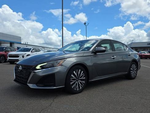Used 2023 Nissan Altima 2.5 SV FWD image 1