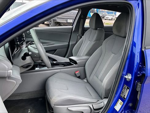 Used 2024 Hyundai Elantra SE image 8