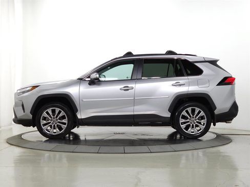Used 2023 Toyota RAV4 XLE Premium image 4
