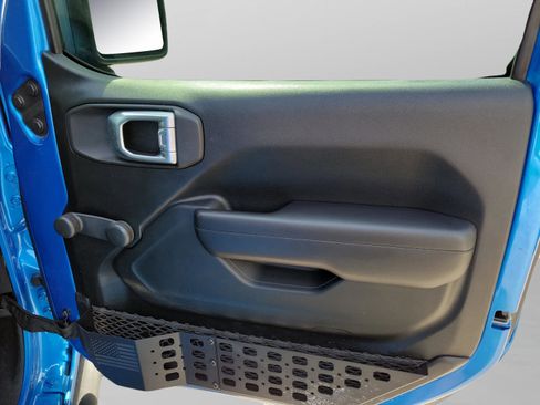 Used 2021 Jeep Gladiator Sport image 29