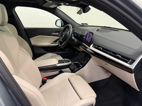 Used 2025 BMW X2 xDrive28i w/ M Sport Package AWD/4WD image 17