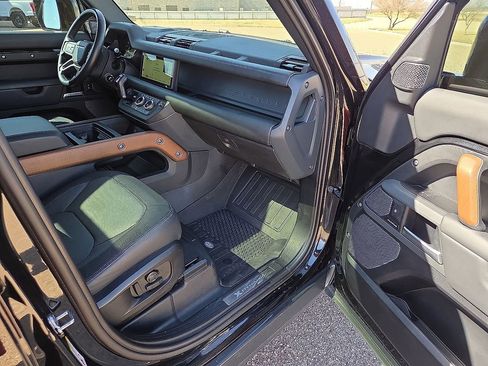 Used 2024 Land Rover Defender 110 X-Dynamic SE image 11