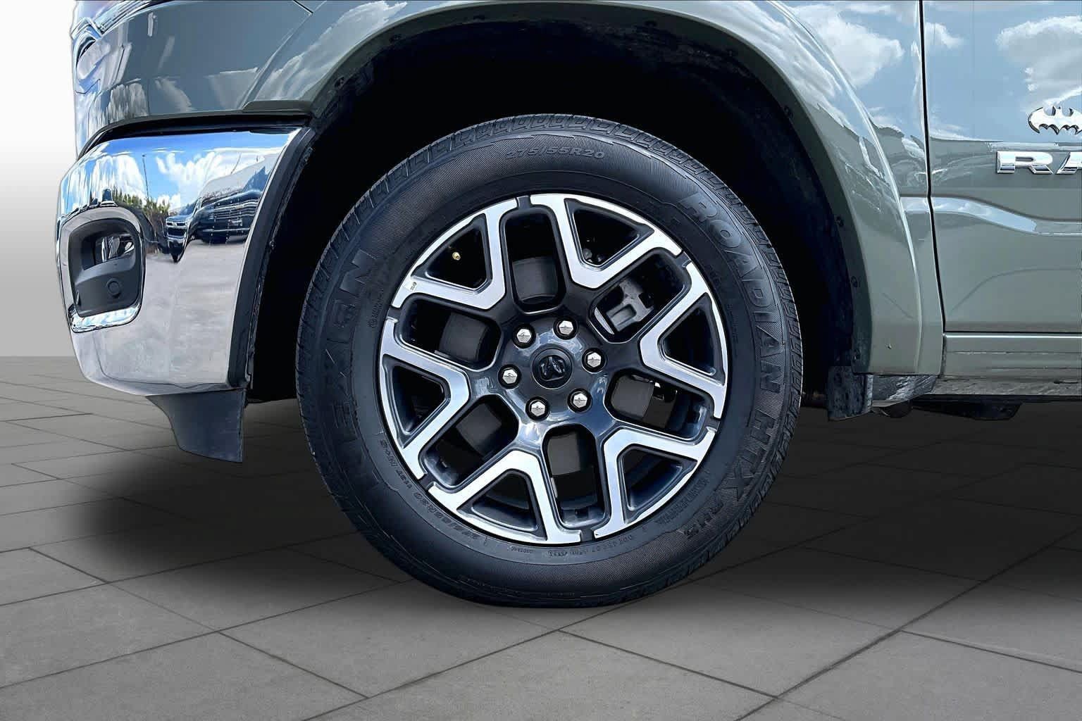 Used 2026 RAM 1500 Laramie AWD/4WD image 11