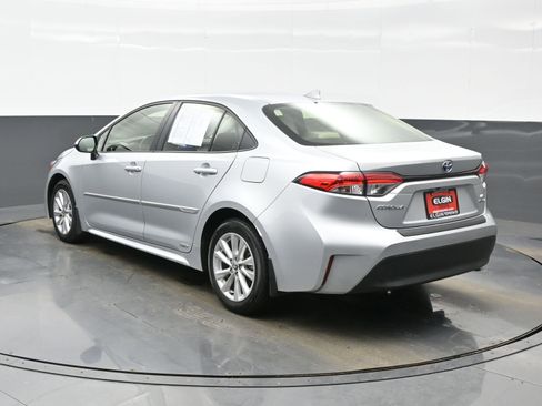 Used 2025 Toyota Corolla LE w/ LE Premium Package image 4