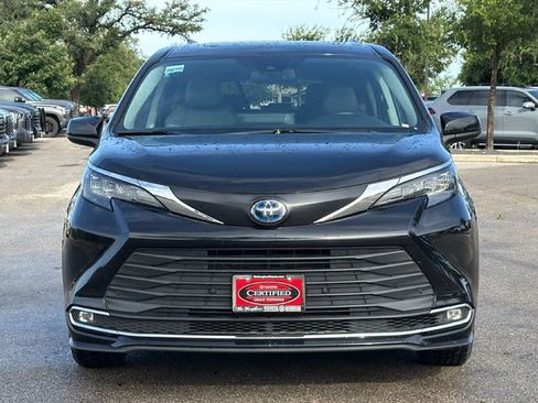 Certified 2024 Toyota Sienna XLE FWD image 2
