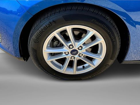 Certified 2018 Ford Focus SE FWD image 3