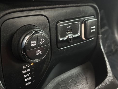 Used 2015 Jeep Renegade Trailhawk w/ Popular Equipment Group image 23