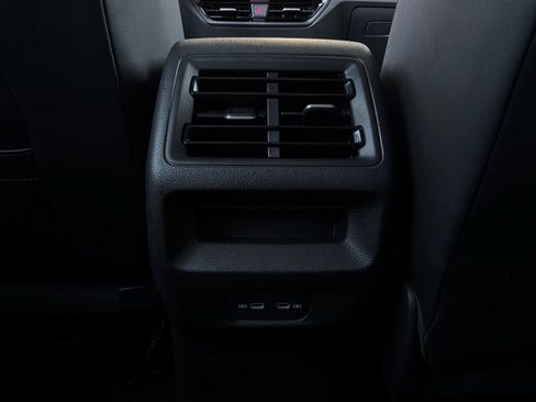 Used 2026 Volkswagen Tiguan SE FWD image 13