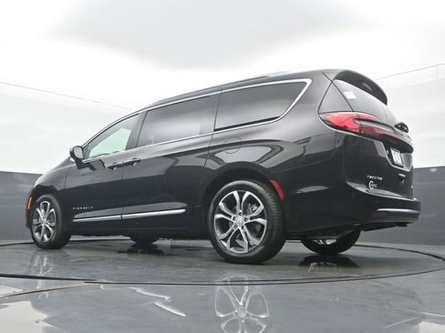 New 2026 Chrysler Pacifica Pinnacle image 40
