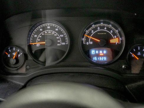 Used 2015 Jeep Patriot Latitude AWD/4WD image 34