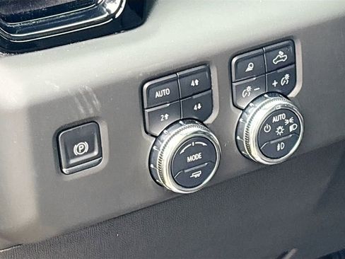 Used 2025 GMC Sierra 1500 AT4 AWD/4WD image 10