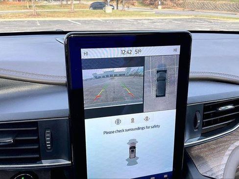 Used 2020 Ford Explorer Platinum w/ Premium Technology Package image 15