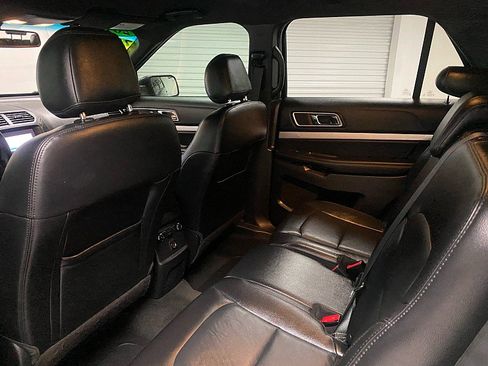 Used 2017 Ford Explorer XLT w/ Equipment Group 202A image 12
