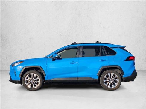 Used 2019 Toyota RAV4 XLE Premium w/ Cold Weather Package image 8