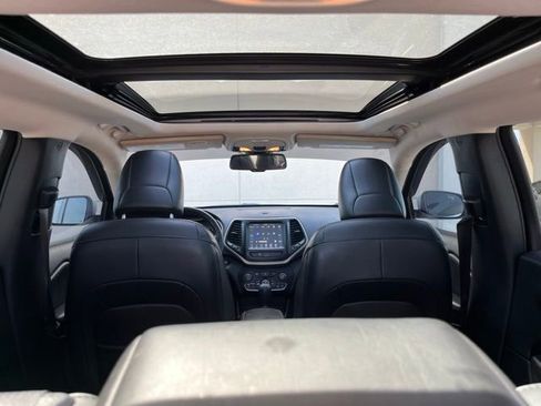 Used 2018 Jeep Cherokee Limited FWD image 28