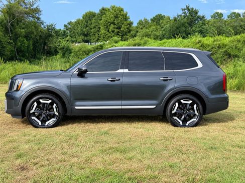 Used 2023 Kia Telluride S w/ S Sunroof Package FWD image 2