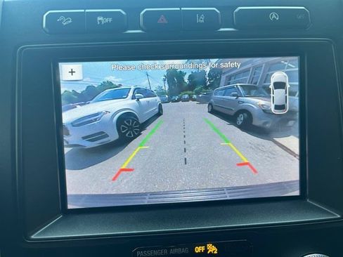 Used 2019 Ford Expedition XLT w/ Equipment Group 202A AWD/4WD image 18