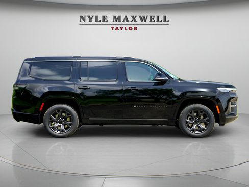 Used 2026 Jeep Grand Wagoneer Limited w/ Premium Group II AWD/4WD image 5