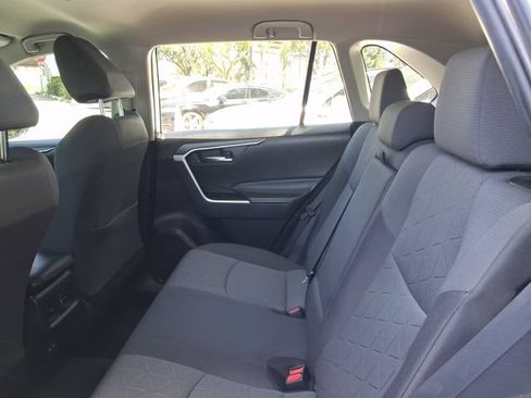 Used 2022 Toyota RAV4 XLE AWD/4WD image 6