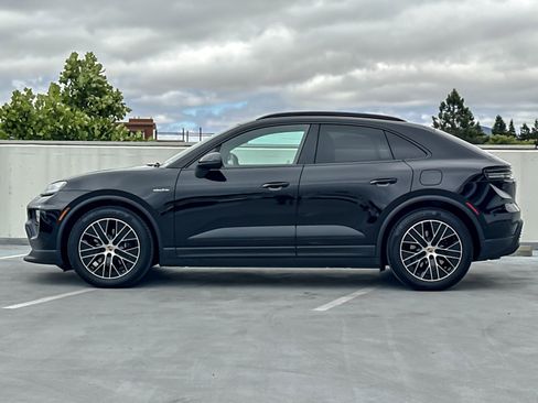Used 2025 Porsche Macan 4 Electric AWD/4WD image 2