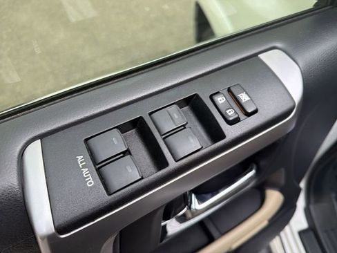 Used 2020 Toyota 4Runner Limited AWD/4WD image 13