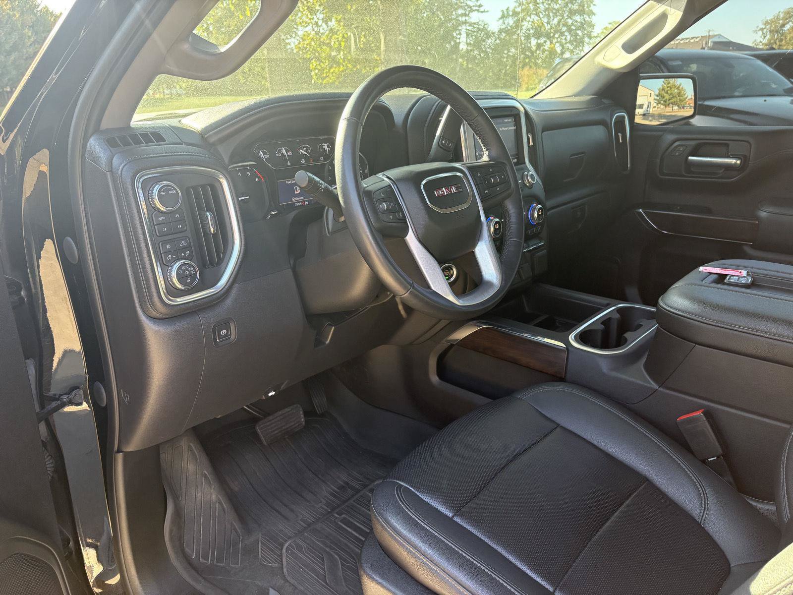 Used 2022 GMC Sierra 1500 SLT w/ SLT Premium Package AWD/4WD image 9