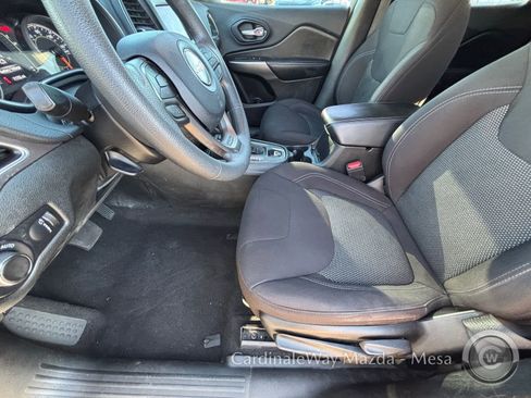 Used 2021 Jeep Cherokee Latitude image 18