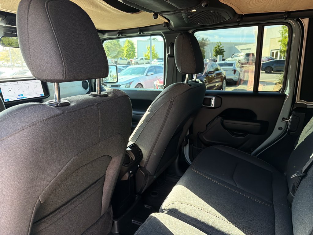 Used 2024 Jeep Wrangler Unlimited w/ Convenience Group AWD/4WD image 33
