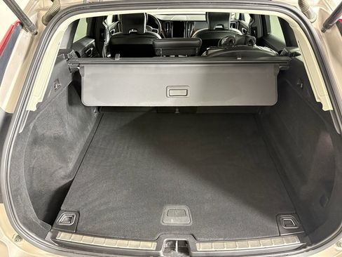 Used 2023 Volvo XC60 B5 Plus image 18