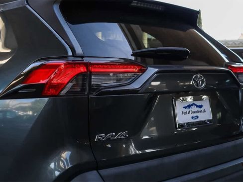 Used 2020 Toyota RAV4 XLE w/ Carpet Mat Package image 9